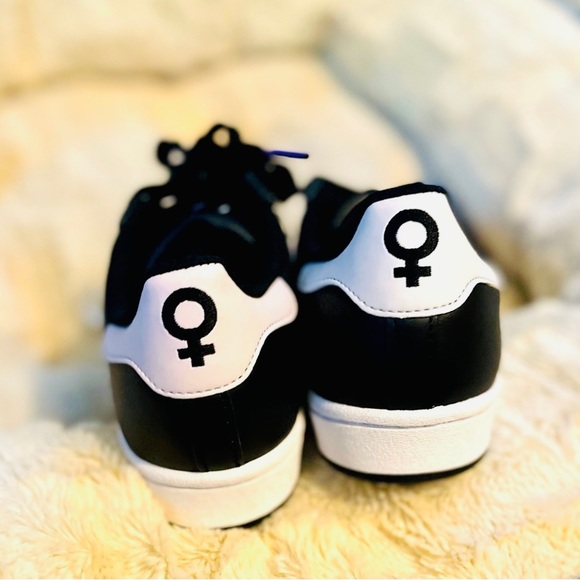 🔥NEW🔥Abby Dahlkemper Adidas x Wmns Superstar (Black/Green) Women’s Size 6 - Picture 9 of 11